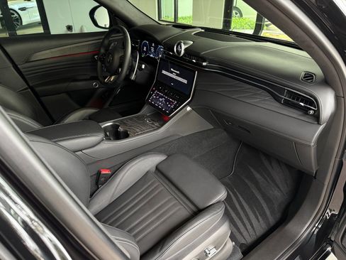 Used 2025 Maserati Grecale Modena AWD/4WD image 23