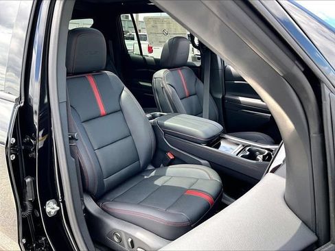 New 2026 Chevrolet Traverse RS w/ LPO, Floor Liner Package AWD/4WD image 31
