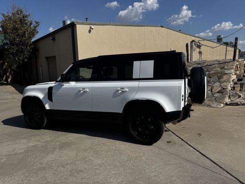 Used 2026 Land Rover Defender 110 X-Dynamic SE AWD/4WD image 4