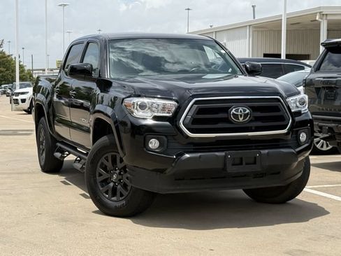 Used 2023 Toyota Tacoma SR5 w/ SR5 Appearance Package RWD image 2