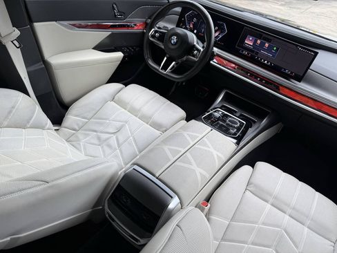 Used 2023 BMW 760i xDrive AWD/4WD image 5