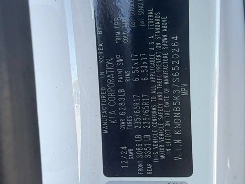 Used 2025 Kia Carnival FWD image 36