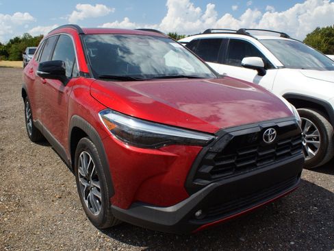 Used 2026 Toyota Corolla Cross XLE AWD/4WD image 3