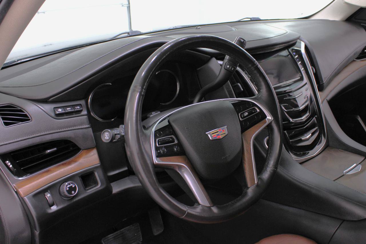 Used 2019 Cadillac Escalade ESV Luxury RWD image 32