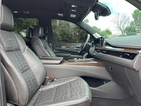 Used 2024 Cadillac Escalade Sport Platinum w/ LPO, ONYX Package AWD/4WD image 27