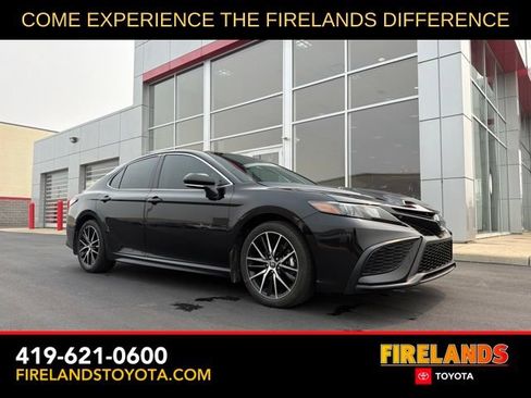 Used 2024 Toyota Camry SE w/ Cold Weather Package FWD image 1