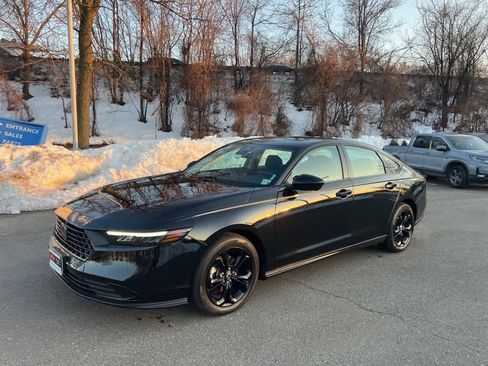 Used 2025 Honda Accord SE image 39