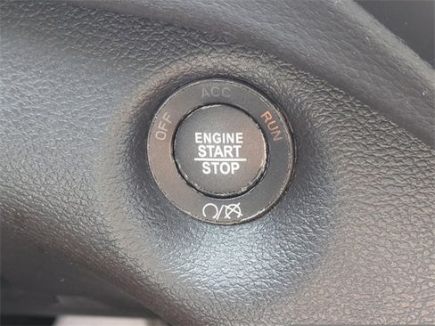 Used 2023 Jeep Cherokee Altitude Lux image 31