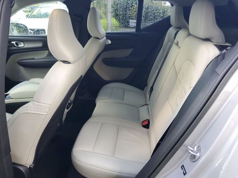 Certified 2023 Volvo XC40 B5 Ultimate w/ Protection Package Premier AWD/4WD image 11