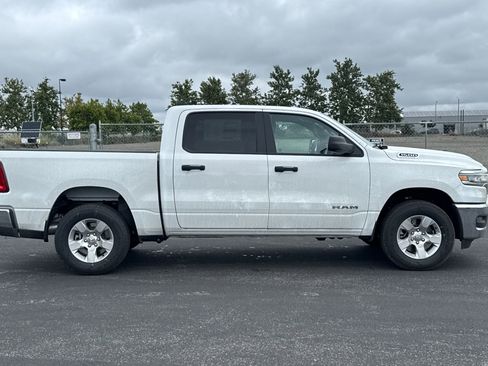 New 2026 RAM 1500 4x4 Crew Cab image 2