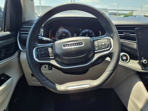 Used 2024 Jeep Wagoneer Series II w/ Flexible Seating Group RWD image 14