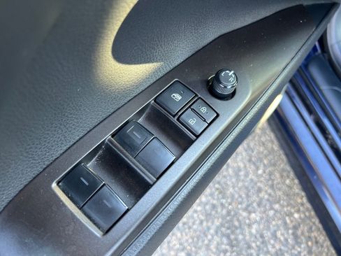 Used 2022 Toyota Camry SE image 12