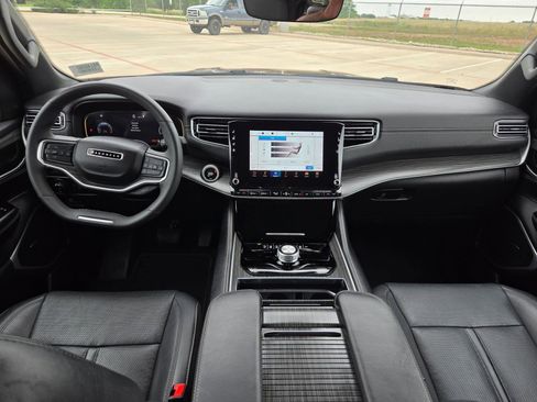 Used 2024 Jeep Wagoneer Series II w/ Flexible Seating Group image 15