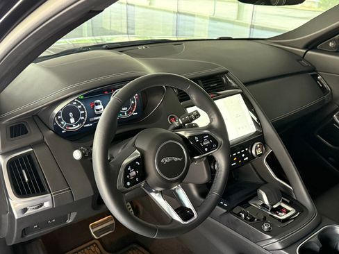 Used 2024 Jaguar E-PACE R-Dynamic SE AWD/4WD image 4