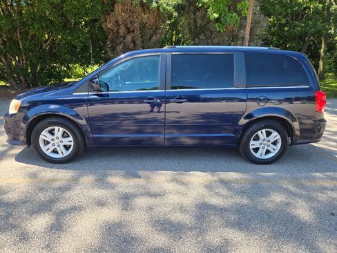 Used 2012 Dodge Grand Caravan Crew w/ Crew Value Pkg FWD image 4
