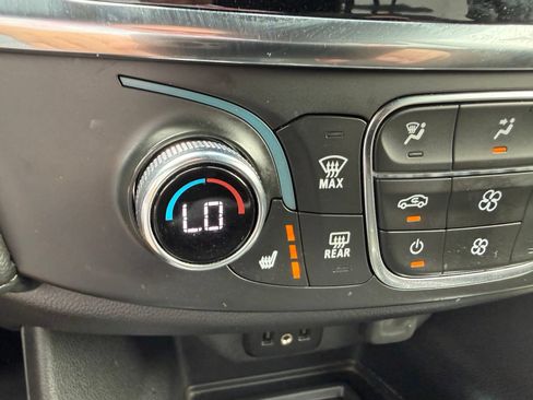 Certified 2023 Chevrolet Traverse LT FWD image 25