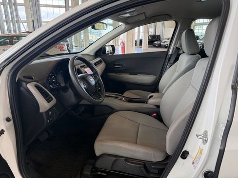 Used 2022 Honda HR-V LX image 8