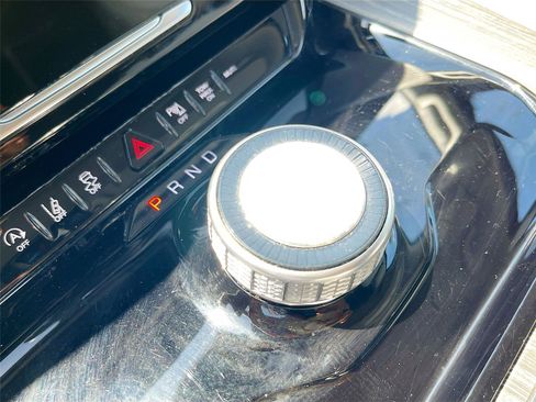 Used 2024 Jeep Wagoneer L Series II RWD image 17