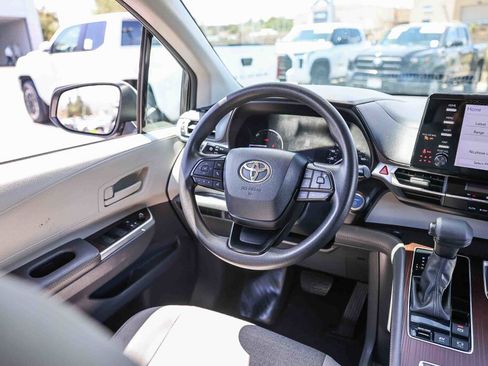 Certified 2024 Toyota Sienna LE FWD image 4
