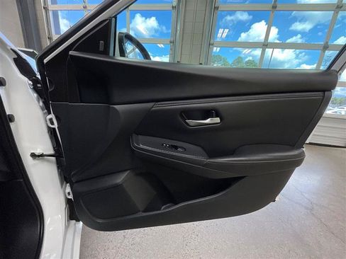 Used 2024 Nissan Sentra SV FWD image 28