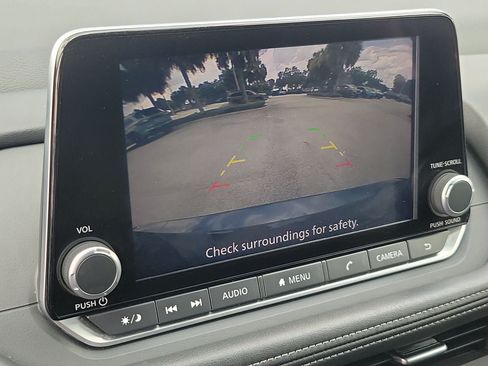 Used 2025 Nissan Rogue SV FWD image 25