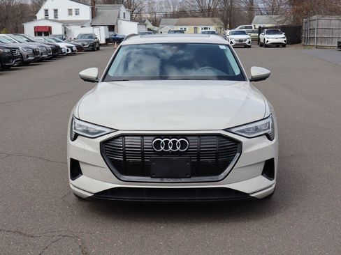 Used 2021 Audi e-tron Premium w/ Convenience Plus Package image 2