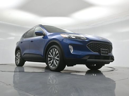 Certified 2022 Ford Escape Titanium w/ Class II Trailer Tow Package AWD/4WD image 49