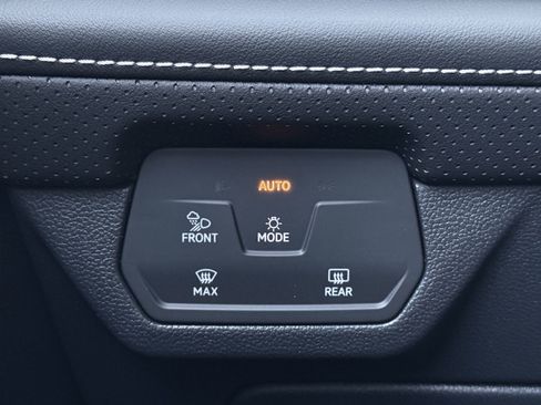 New 2026 Volkswagen Atlas SE image 17