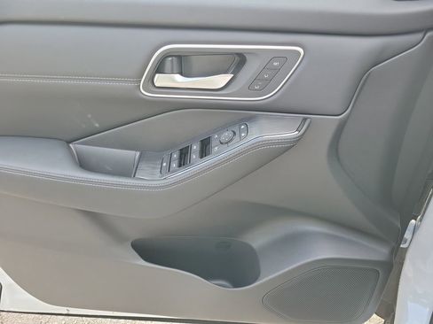 New 2026 Nissan Rogue Platinum image 23