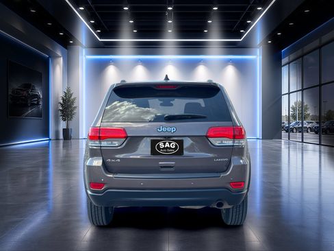 Used 2018 Jeep Grand Cherokee Laredo AWD/4WD image 5
