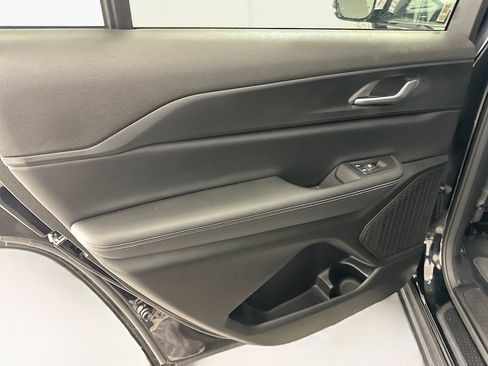 Used 2023 Jeep Grand Cherokee L Laredo AWD/4WD image 26
