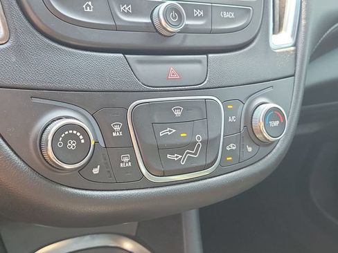 Used 2018 Chevrolet Malibu LT w/ Leather Package FWD image 35
