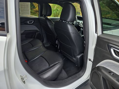 Used 2024 Jeep Compass Latitude image 26