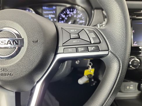 Used 2022 Nissan Rogue Sport S image 18