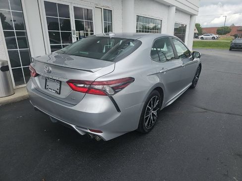 Used 2021 Toyota Camry SE FWD image 4