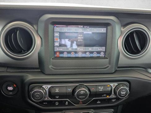 Used 2022 Jeep Gladiator Sport AWD/4WD image 13