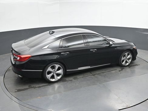 Used 2018 Honda Accord Touring image 25