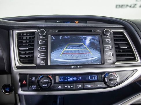 Used 2015 Toyota Highlander Limited w/ Driver Technology Package AWD/4WD image 37