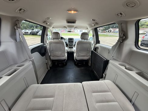 Used 2015 Dodge Grand Caravan SE w/ Quick Order Package 29E SE FWD image 32