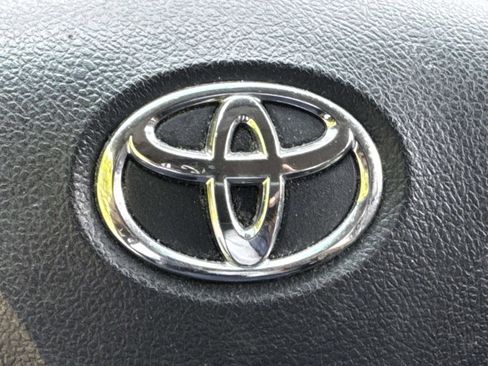 Used 2016 Toyota Camry SE FWD image 30