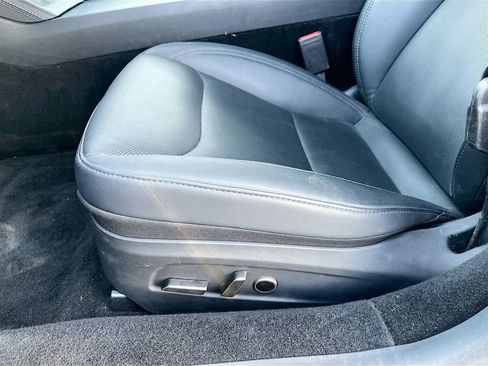 Used 2025 Tesla Model 3 image 18