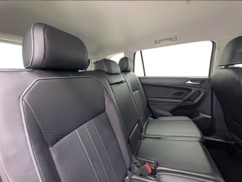 Used 2024 Volkswagen Tiguan SE FWD image 27