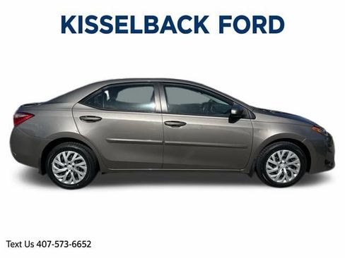 Used 2018 Toyota Corolla LE image 2