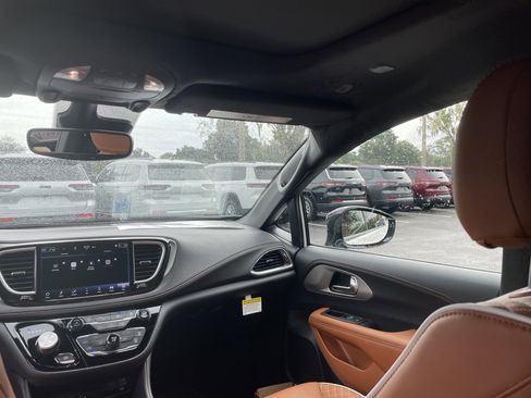 New 2026 Chrysler Pacifica Pinnacle image 53