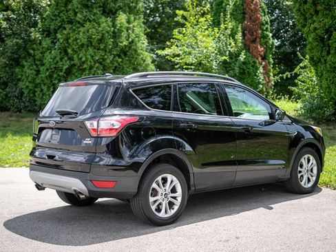 Used 2018 Ford Escape SE FWD image 6