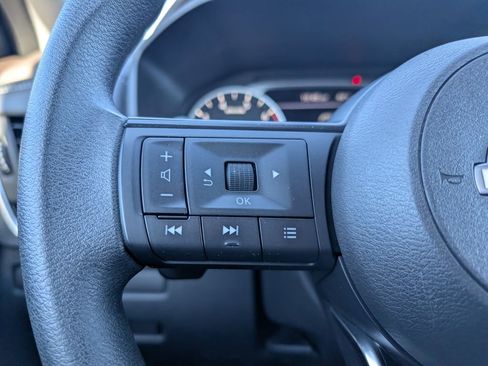 Used 2023 Nissan Rogue S image 15