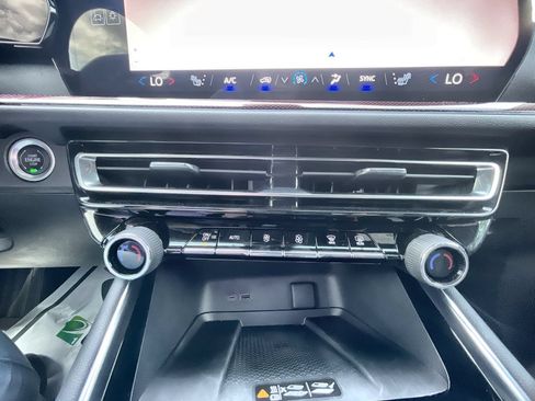 Used 2024 Chevrolet Traverse Z71 w/ Enhanced Driving Package AWD/4WD image 18