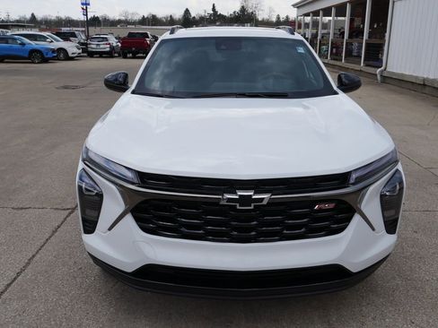 New 2026 Chevrolet Trax RS w/ Sunroof Package FWD image 3