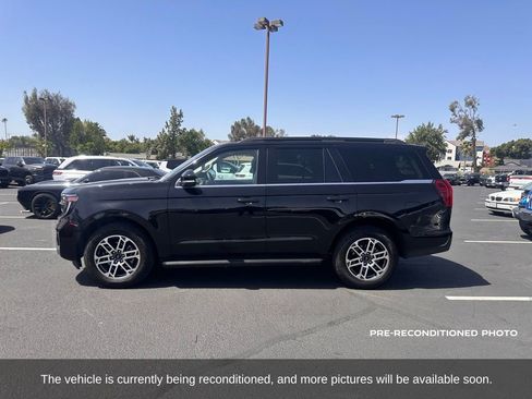 Used 2025 Ford Expedition Active image 2