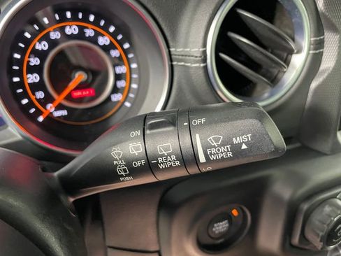 Used 2018 Jeep Wrangler Unlimited Sahara AWD/4WD image 12